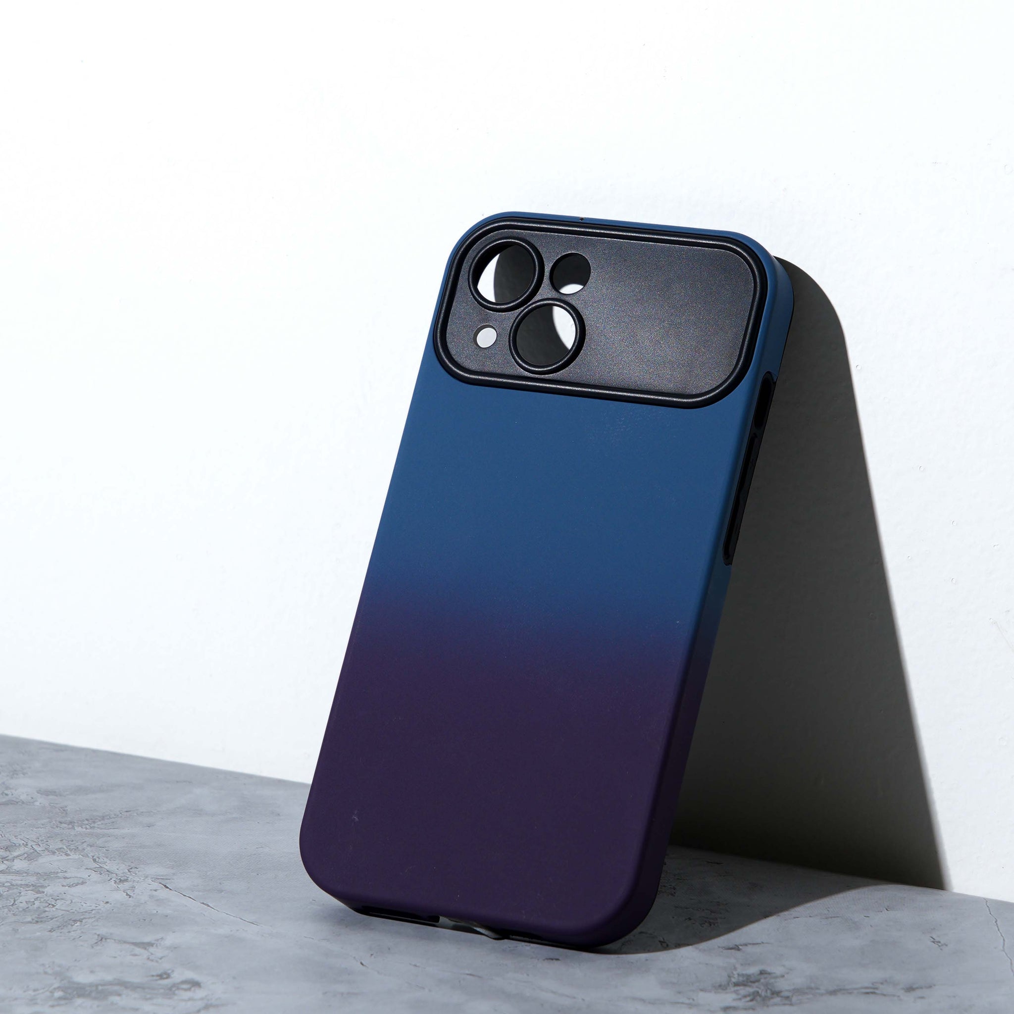 Chokore Minimal Gradient Cover (Dark Blue & Purple) for iPhone