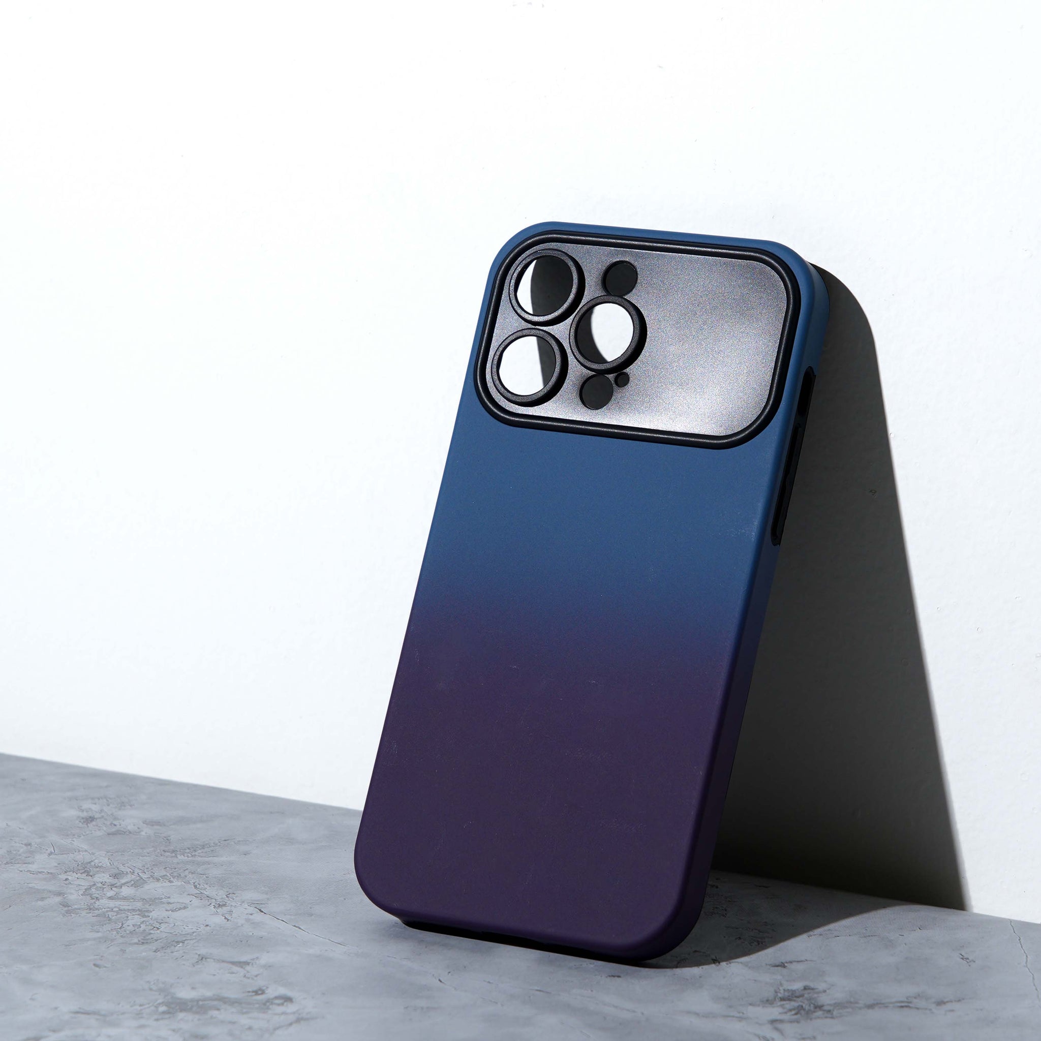 Chokore Minimal Gradient Cover (Dark Blue & Purple) for iPhone